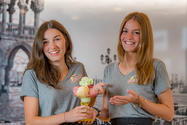 Eiscafé Tutti Frutti in Friedberg/Bayern - Neu im Team: Leni und Maria | Foto: FSeventfoto