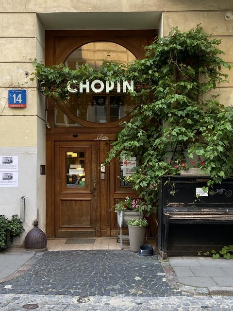 Im Boutique-Hotel namens Chopin konnte man im kleinen Salon jeden  Abend  ein Live-Konzert besuchen.
