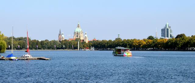 Dann am Maschsee Westseite mit Blick zum Neuen Rathaus