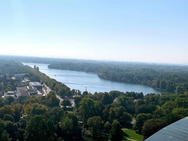 Dann von oben diese Aussicht auf dem Maschsee