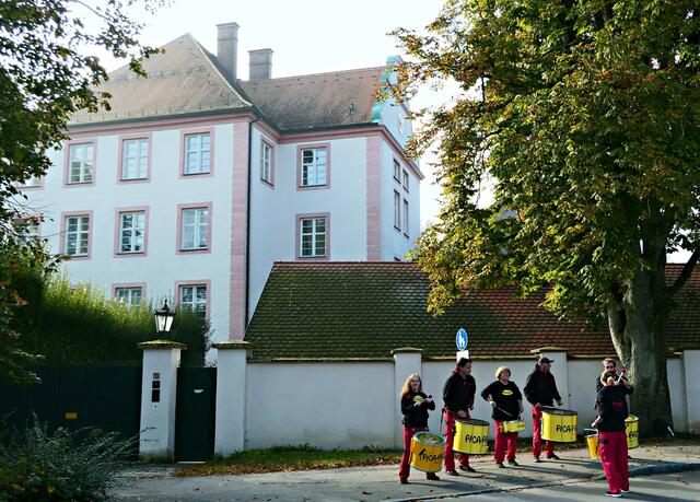 Karibische Rhythmen vor dem Hohen Schloß in hainhofen