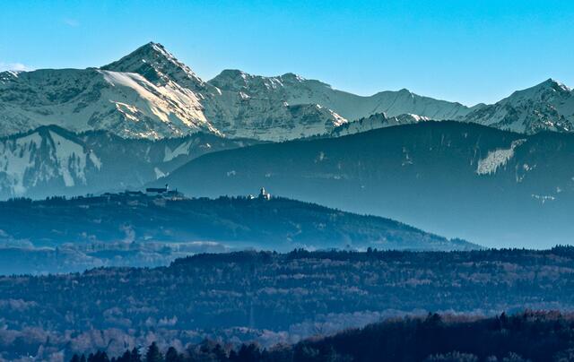 Der Blick zum Hohenpeißenberg.