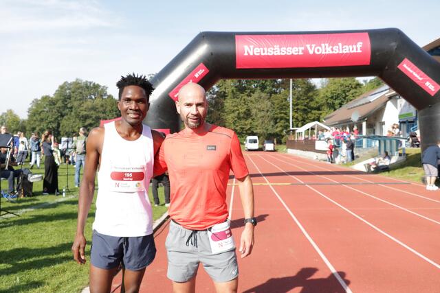 Die beiden Sieger der Herren Ü18: Juri Plotnikov (rechts / 1. Platz) und Geoffrey Lwigo