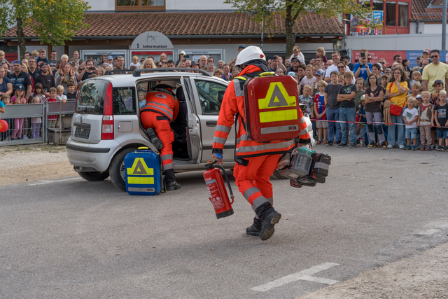 Tag der offenen Tür der Freiwilligen Feuerwehr Friedberg e.V. - Rettungseinsatz bei Verkehrsunfall mit Insassen | Foto: FSeventfoto