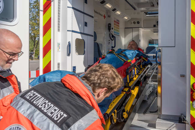 Tag der offenen Tür der Freiwilligen Feuerwehr Friedberg e.V. - Rettungseinsatz mit der Drehleiter | Foto: FSeventfoto