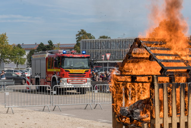 Tag der offenen Tür der Freiwilligen Feuerwehr Friedberg e.V. - Brandbekämpfung durch die Jugendfeuerwehr | Foto: FSeventfoto
