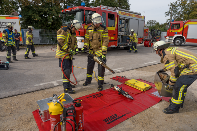 Tag der offenen Tür der Freiwilligen Feuerwehr Friedberg e.V. - Rettungseinsatz bei Verkehrsunfall mit Insassen | Foto: FSeventfoto