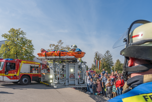 Tag der offenen Tür der Freiwilligen Feuerwehr Friedberg e.V. - Rettungseinsatz mit der Drehleiter | Foto: FSeventfoto