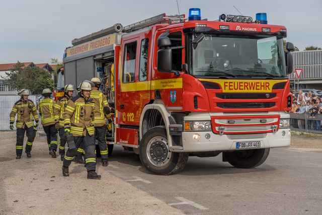 Tag der offenen Tür der Freiwilligen Feuerwehr Friedberg e.V. - Rettungseinsatz bei Verkehrsunfall mit Insassen | Foto: FSeventfoto