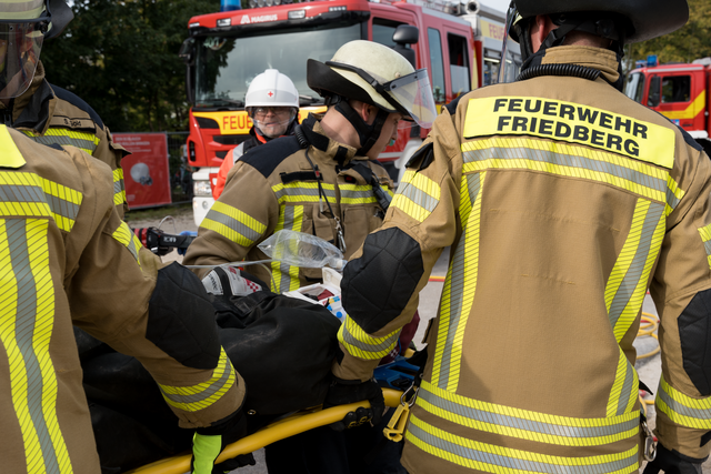 Tag der offenen Tür der Freiwilligen Feuerwehr Friedberg e.V. - Rettungseinsatz bei Verkehrsunfall mit Insassen | Foto: FSeventfoto