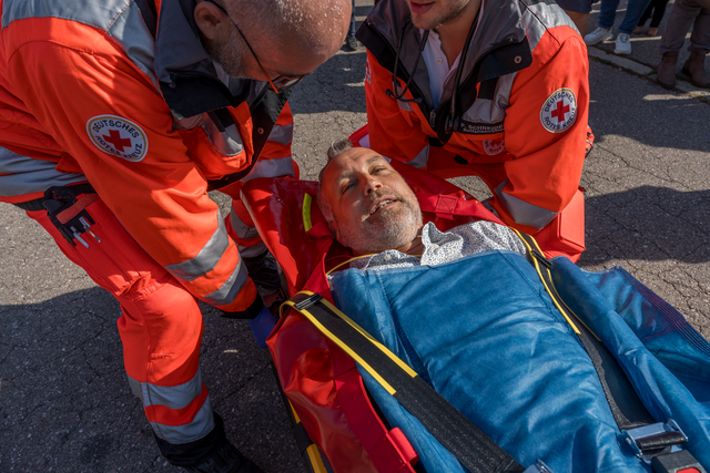 Tag der offenen Tür der Freiwilligen Feuerwehr Friedberg e.V. - Rettungseinsatz mit der Drehleiter | Foto: FSeventfoto