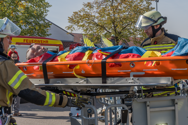 Tag der offenen Tür der Freiwilligen Feuerwehr Friedberg e.V. - Rettungseinsatz mit der Drehleiter | Foto: FSeventfoto