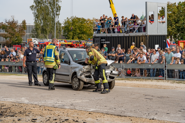 Tag der offenen Tür der Freiwilligen Feuerwehr Friedberg e.V. - Rettungseinsatz bei Verkehrsunfall mit Insassen | Foto: FSeventfoto
