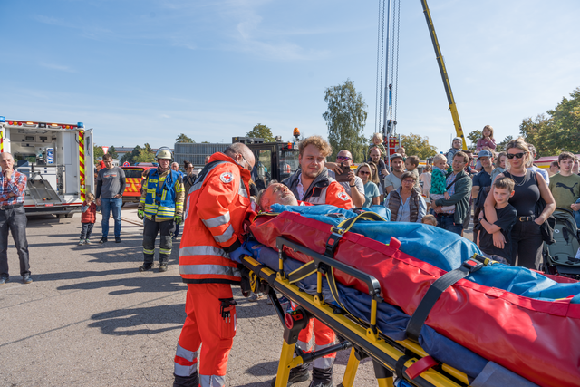 Tag der offenen Tür der Freiwilligen Feuerwehr Friedberg e.V. - Rettungseinsatz mit der Drehleiter | Foto: FSeventfoto