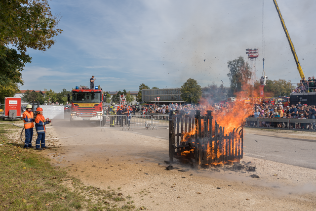 Tag der offenen Tür der Freiwilligen Feuerwehr Friedberg e.V. - Brandbekämpfung durch die Jugendfeuerwehr | Foto: FSeventfoto