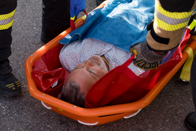 Tag der offenen Tür der Freiwilligen Feuerwehr Friedberg e.V. - Rettungseinsatz mit der Drehleiter | Foto: FSeventfoto