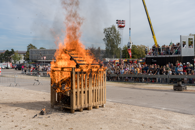 Tag der offenen Tür der Freiwilligen Feuerwehr Friedberg e.V. - Brandbekämpfung durch die Jugendfeuerwehr | Foto: FSeventfoto