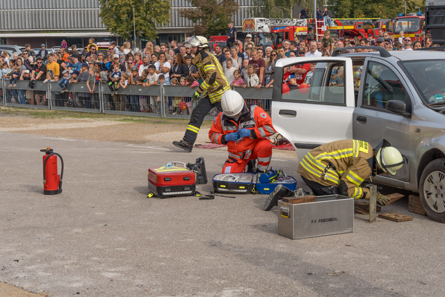 Tag der offenen Tür der Freiwilligen Feuerwehr Friedberg e.V. - Rettungseinsatz bei Verkehrsunfall mit Insassen | Foto: FSeventfoto