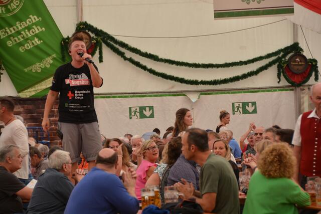 Vor der Siegerehrung sorgte Tina Schüssler für famose Stimmung