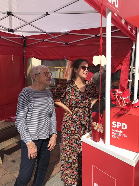 Ingrid Becke (links) und Heike Schubert im Bürger-Dialog.