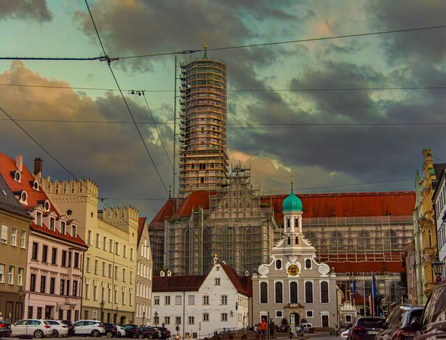 Die Basilika St. Ulrich und Afra und Evangelisch St. Ulrich in Augsburg.