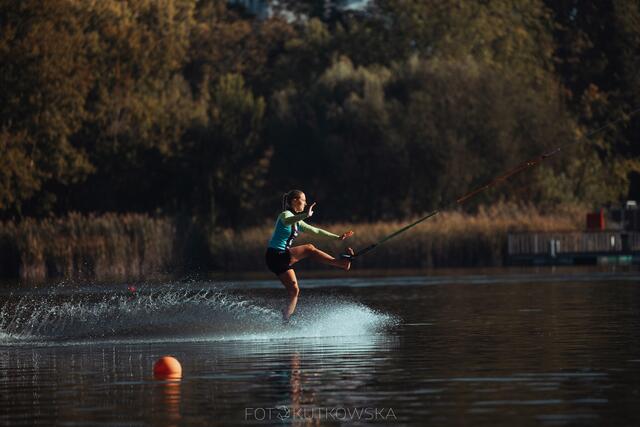 Leni Bauer, 3. Platz im Trickskie U19 Girls bei der Nachhol-EM 2023. | Foto: © Fotokutowska: https://www.instagram.com/fotokutkowska?igsh=MTBmOHc0bWVzZ3k1cA==