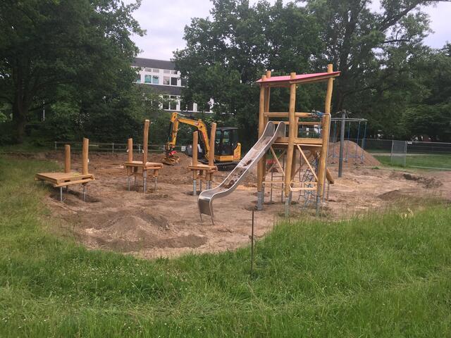 Foto: weitere ielgeräte werden aufgestellt