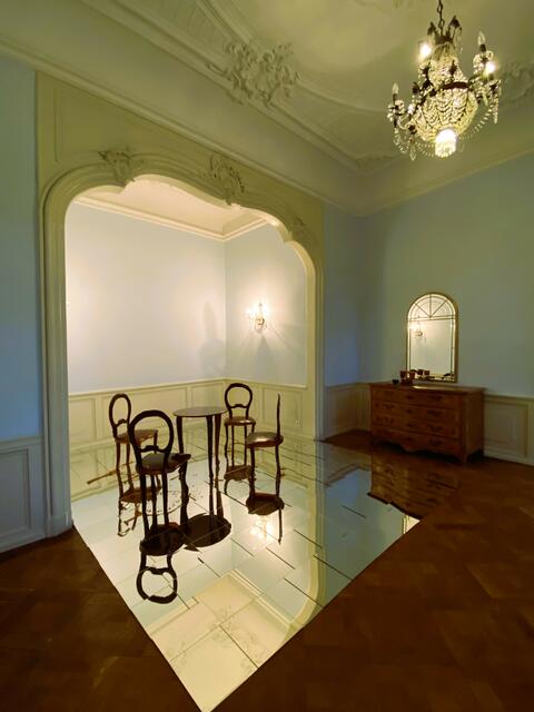 Das Karamellzimmer von Ulla Palla, das im Verlauf der Ausstellung schmelzen wird. 