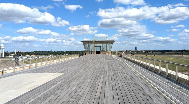 Terrasse und Tower Flughafen Tempelhof