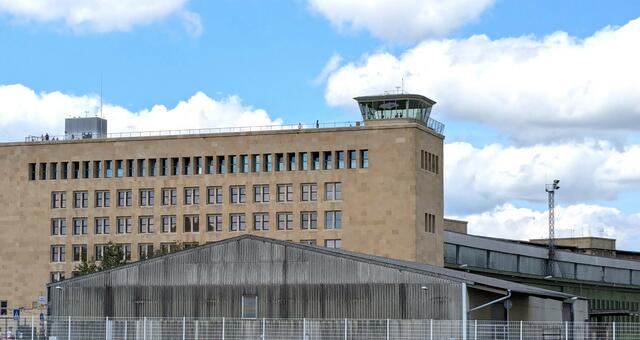 Die neue Aussichtsterrasse und Tower Flughafen Tempelhof