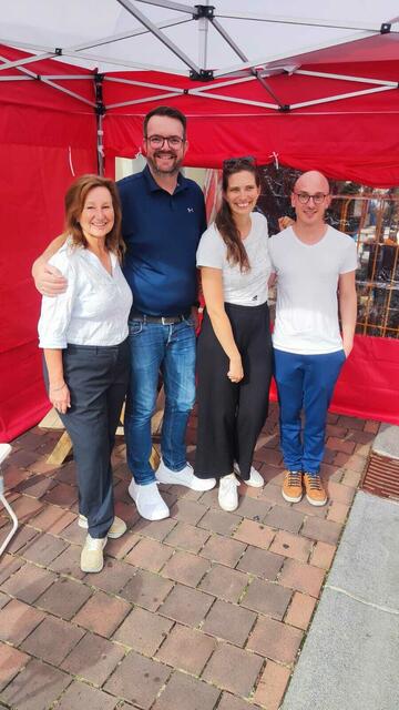 Simone Hörmann von und zu Guttenberg (von links), Daniel Hirte, Stefanie Lang und Daniel Lichtenstern am SPD Stand.