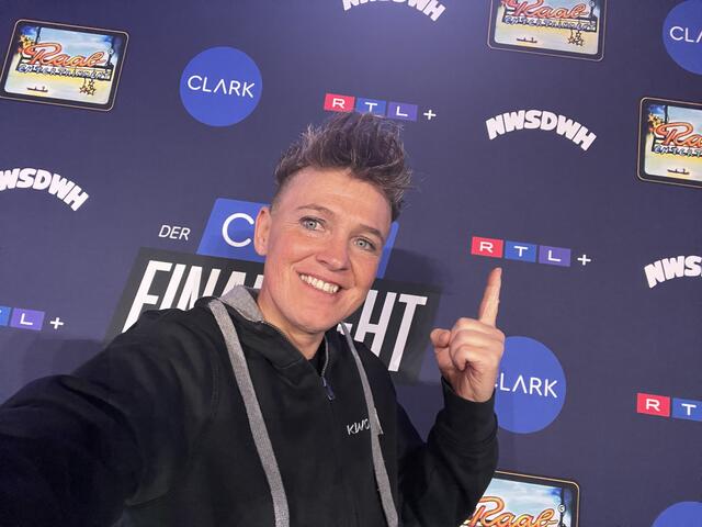 TV Ringsprecherin, Box-Kommentatorin (DAZN) und Weltmeisterin Tina Schüssler beim großen Stefan Raab Fight-Comeback vor der Pressekonferenz | Foto: Tina Schüssler