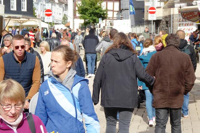 Am späteren Nachmittag wärmte die Sonne die zahlreichen Festbesucher.