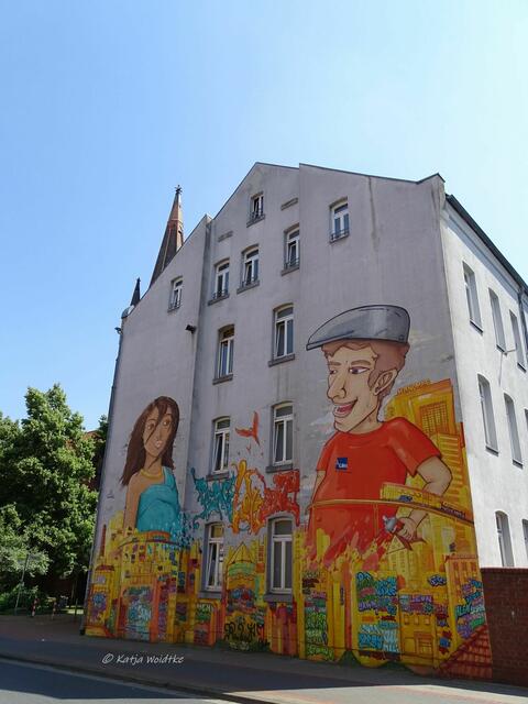 Graffitis in Hannover (Foto: Katja Woidtke)

Das Graffiti am Allerweg (Archiv 2021) musste wegen der Renovierung des Gebäudes zwar weichen, bekam aber ein ebenso schönes Nachfolgebild | Foto: Katja Woidtke