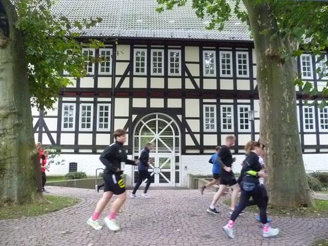 Vor dem Burgdorfer Schloß.
