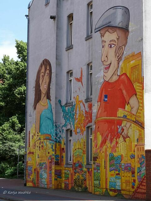 Graffitis in Hannover (Foto: Katja Woidtke)

Das Graffiti am Allerweg (Archiv 2021) musste wegen der Renovierung des Gebäudes zwar weichen, bekam aber ein ebenso schönes Nachfolgebild | Foto: Katja Woidtke