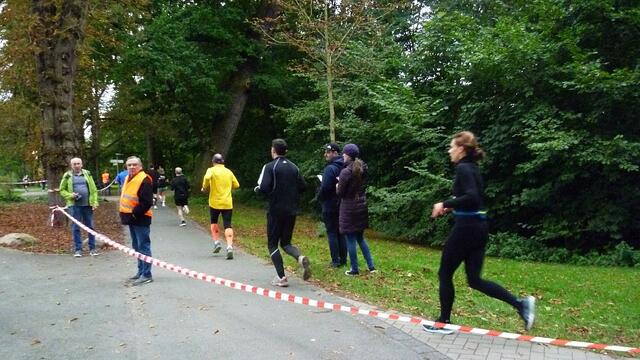 Im Schlosspark Burgdorf.
