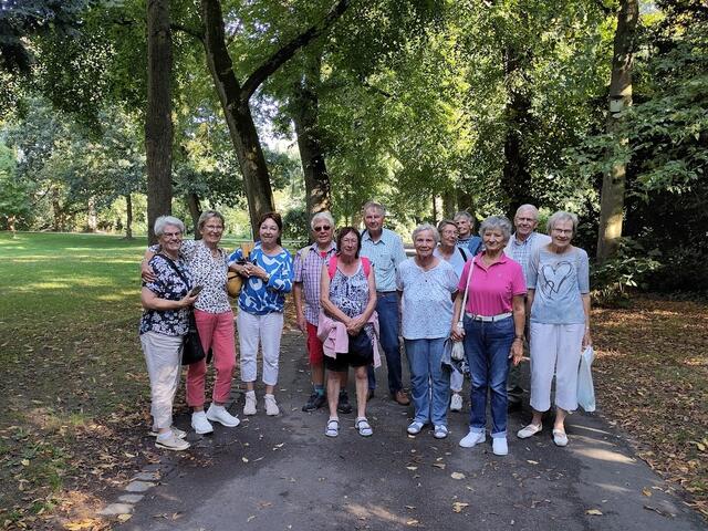 Die Wedemärker NaturFreunde im Stadtpark Nienburg | Foto: eigenes Bild