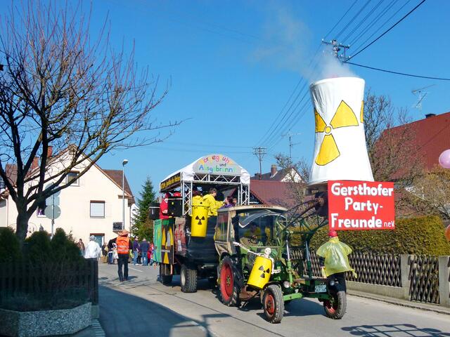 2011 mit dem Thema "Atom spaltet die Nation" auf dem Faschingsumzug in Gablingen. | Foto: Gersthofer Party-Freunde n.e.V.