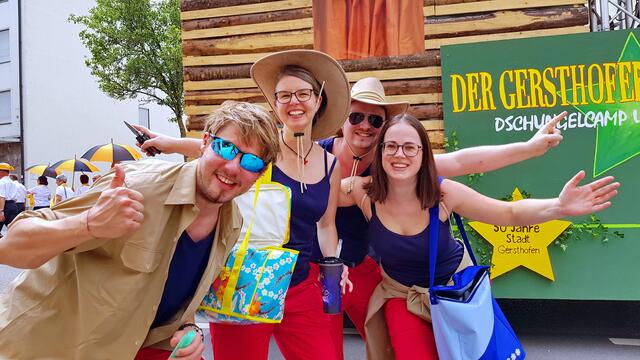 2019 auf dem Sommerumzug zum Gersthofer Stadtjubiläum beim Eisverteilen. | Foto: Gersthofer Party-Freunde n.e.V.