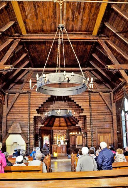 im Innern der  Kirche am altem Standort , auch hier wird mit Vorträgen für Spenden geworben