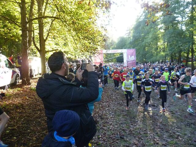  Start der  Fünf-Kilometer-Läufer/innen.
