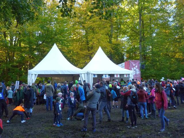 Startunterlagen-Ausgabe am Samstag im Start- und Zielgebiet.
