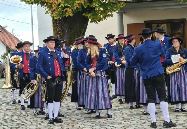 Musikkapelle Merazhofen zur Prozession bereit