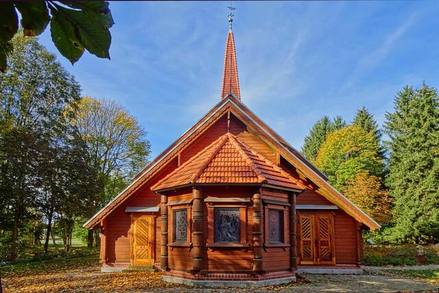 die Stabkirche mit Absis vom Osten aus gesehen