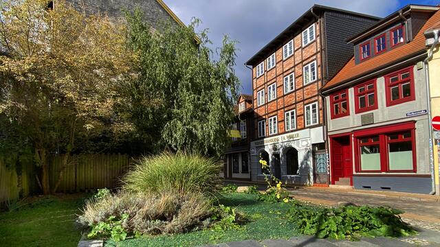 Ein Bummel durch die schmale Fischerstraße der Schelfstadt. Foto: Helmut Kuzina