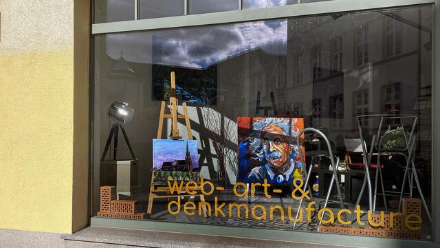 Ein Blick in ein Schaufenster in der Schelfstadt. Foto: Helmut Kuzina