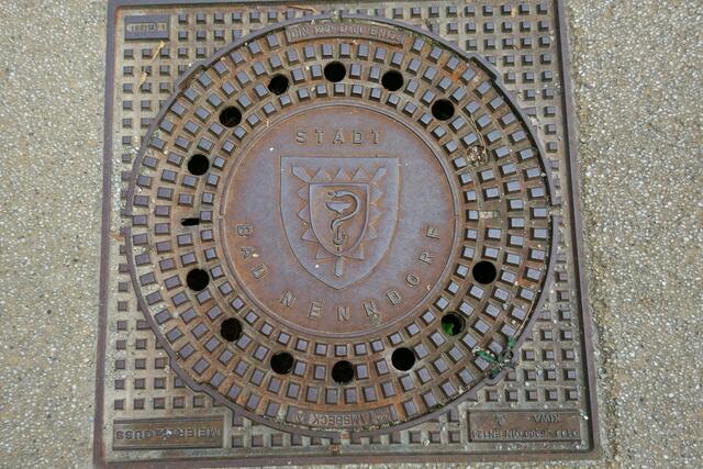 Der Bad Nenndorfer Kanaldeckel | Foto: Shima Mahi