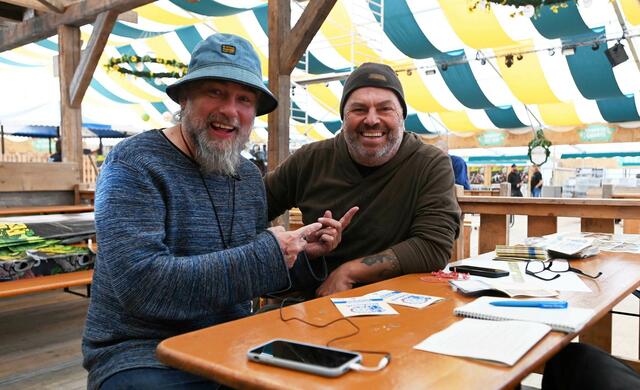 Stefan „Bob“ Meitinger und Bernhard „Happi“ Happacher waren die Namensgeber für das Festzelt Habo’s Festschenke. | Foto: Marcus Merk