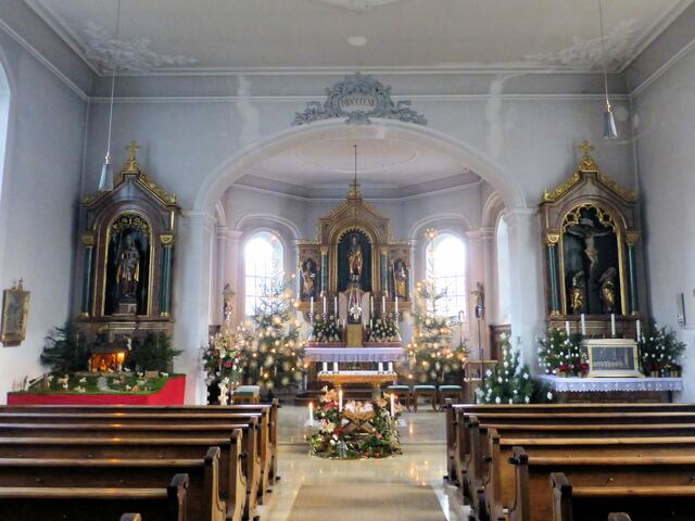 Weihnachtlich geschmückte Kirche St. Agatha in Oberschneitbach | Foto: Dr. Hubert Raab